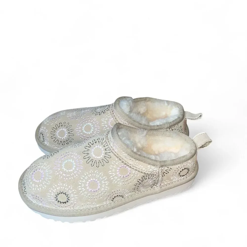 UGG Australia Kids Youth Cream Suede 